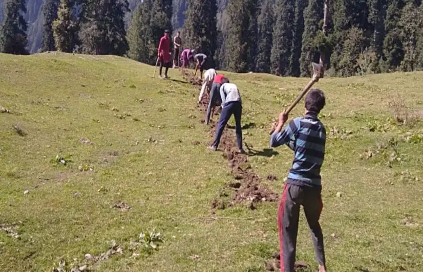 Tribal Gujjars pool in their own money to bring potable water to their hamlet