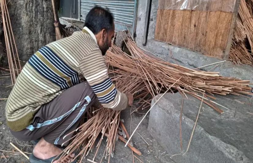 Willow craft wilting under erratic weather in Kashmir