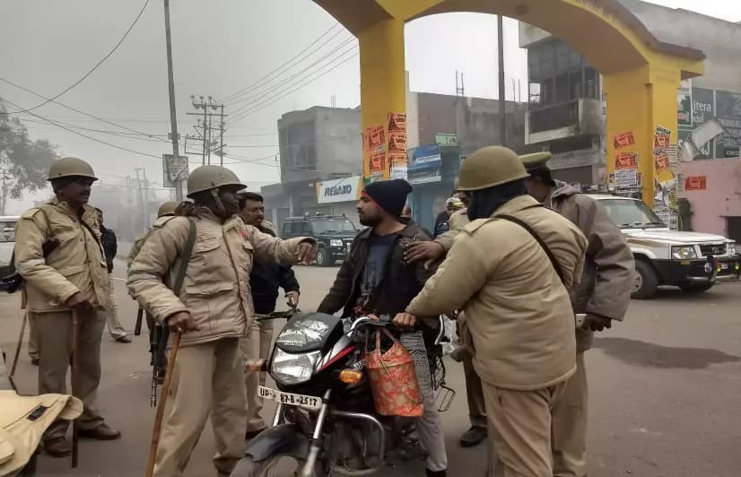 How internet ban in Kasganj affected press and police