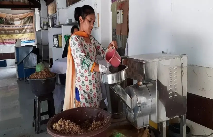 Dugali's tribal women make traditional cola to beat the intense summer heat