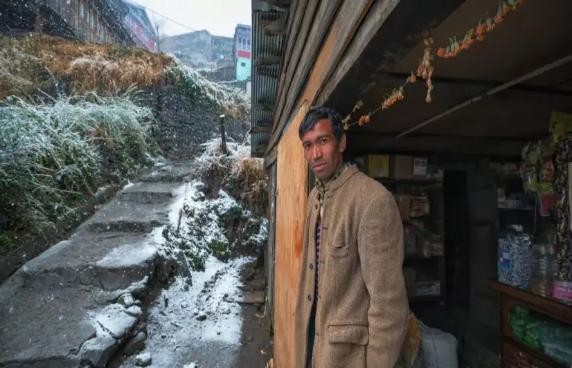Digital divide puts vaccination out of reach for rural folks in Himachal