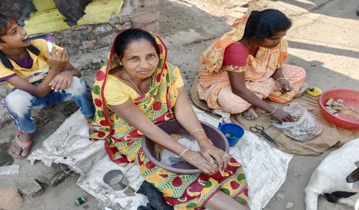Life Of Farakka’s Women Beedi Rollers: Health Hazards And Meagre Wages