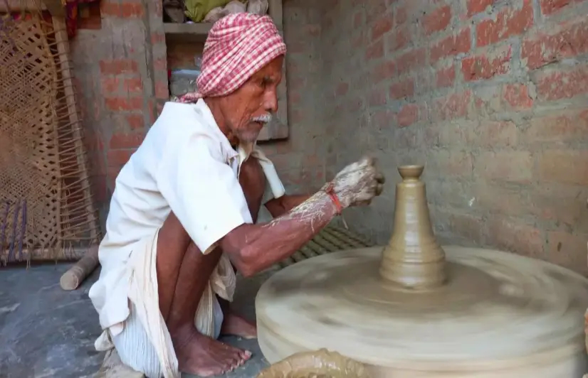 Low income makes next generation turn away from pottery profession in Unnao district