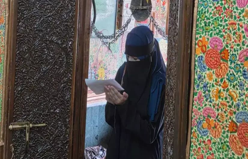 From job applications to Wi-Fi woes: Prayers at this Srinagar shrine are evolving in digital age